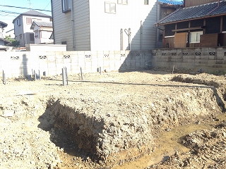 基礎工事着工しております