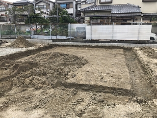 基礎　掘削作業