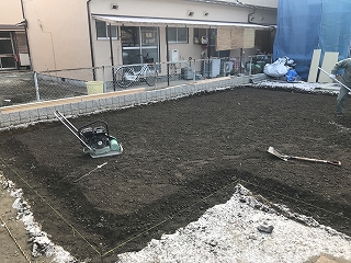 基礎　掘削作業・砕石敷き込み