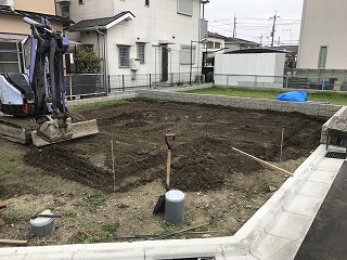 基礎　掘削作業