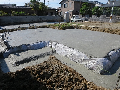 基礎型枠設置中